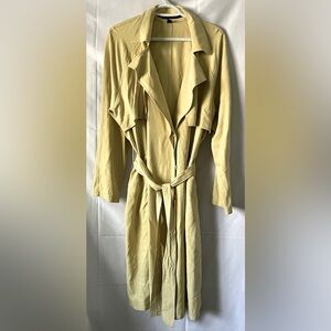 Issa & Co Trench Coat Women’s L Long Sleeve Belted Yellow Soft Fabric